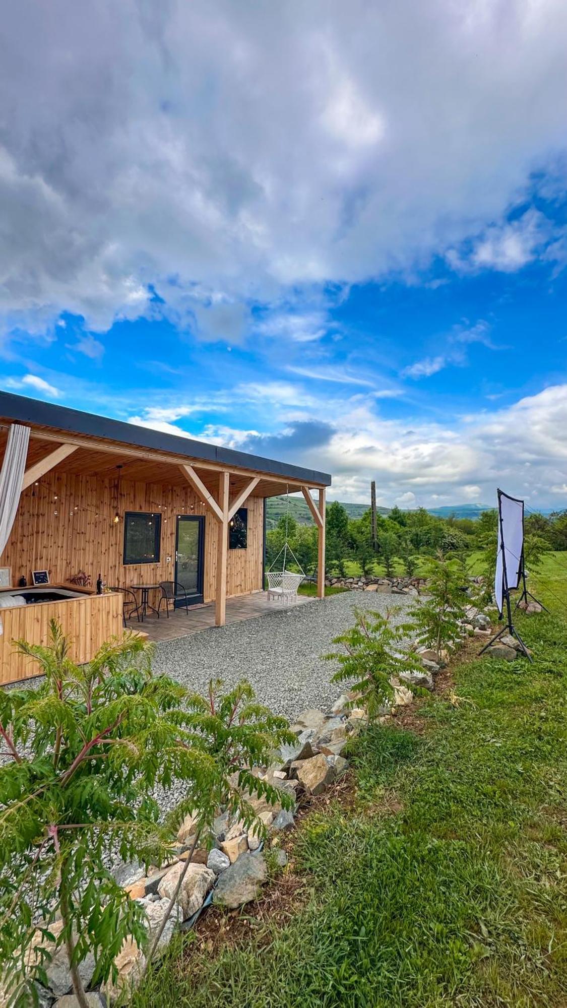 Kubiq Transalpina Petresti Exterior foto