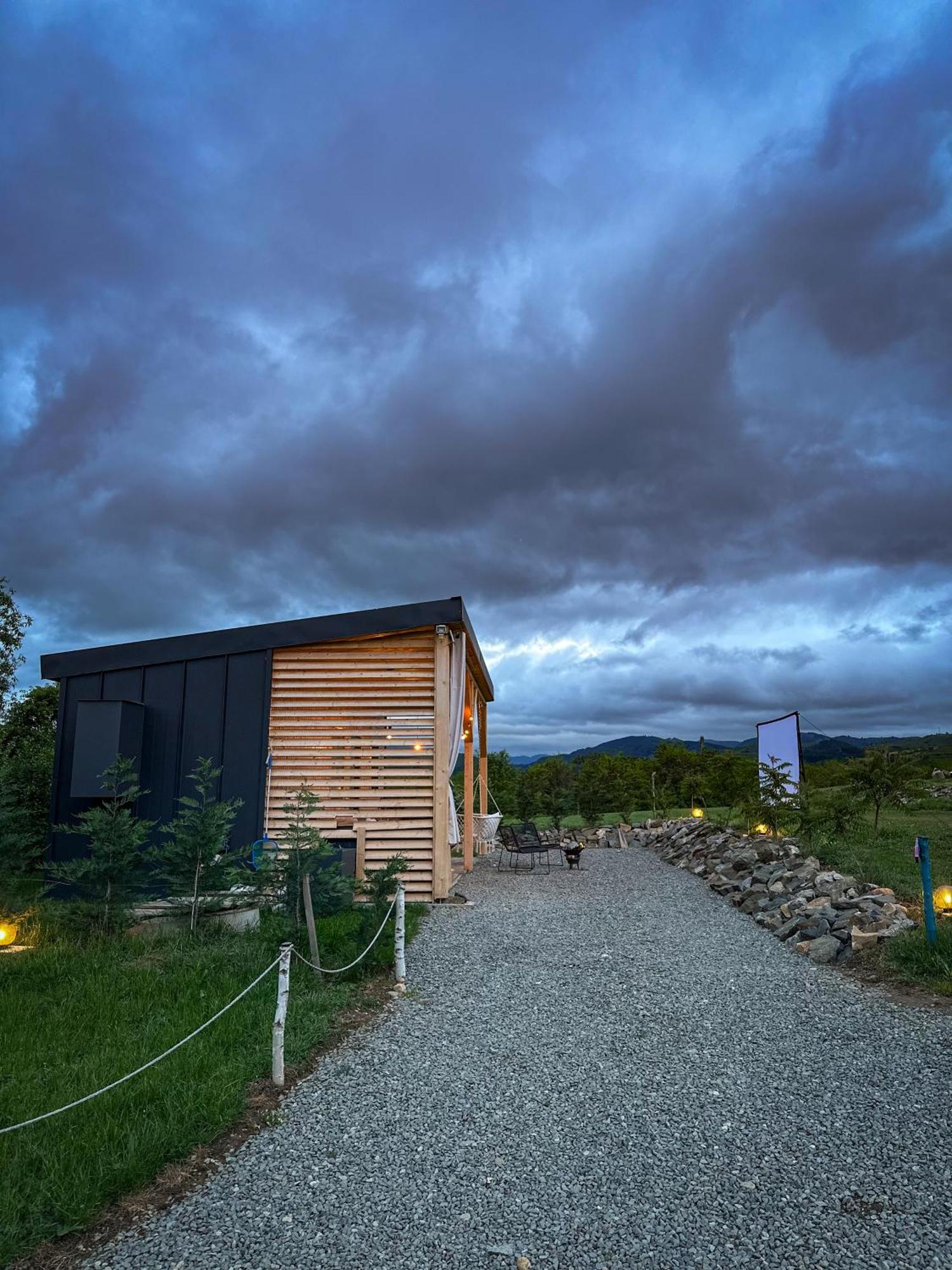 Kubiq Transalpina Petresti Exterior foto