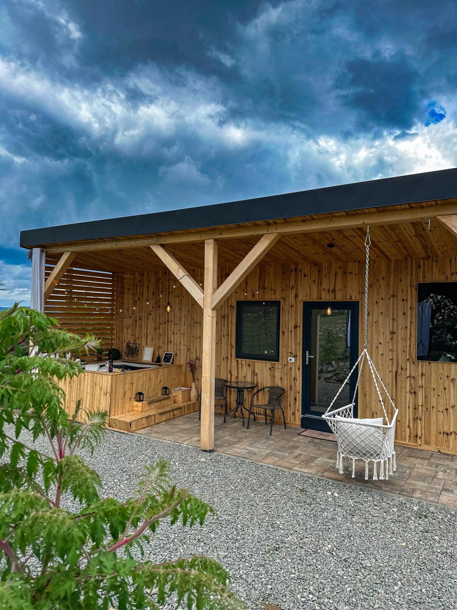 Kubiq Transalpina Petresti Exterior foto
