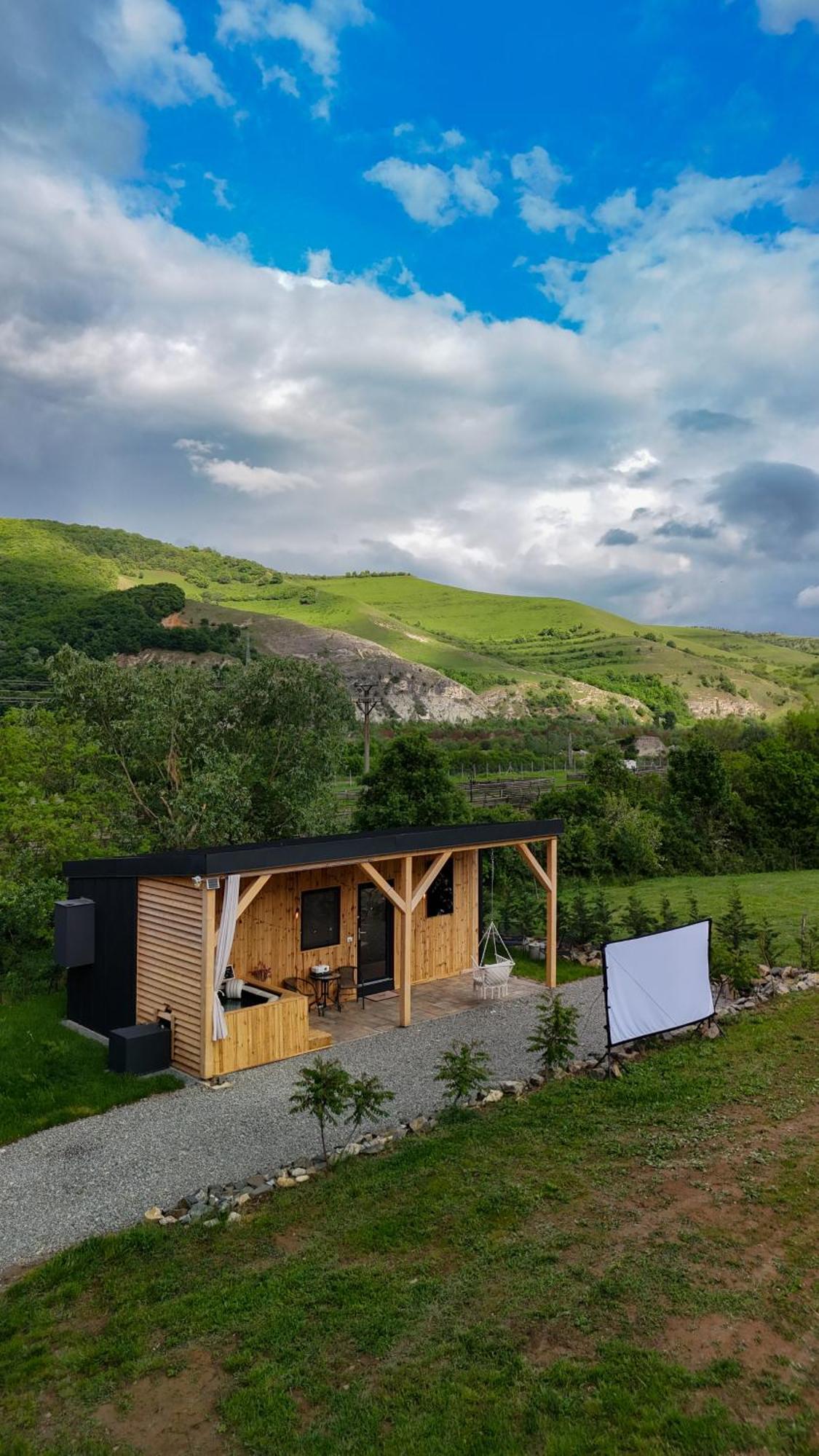 Kubiq Transalpina Petresti Exterior foto
